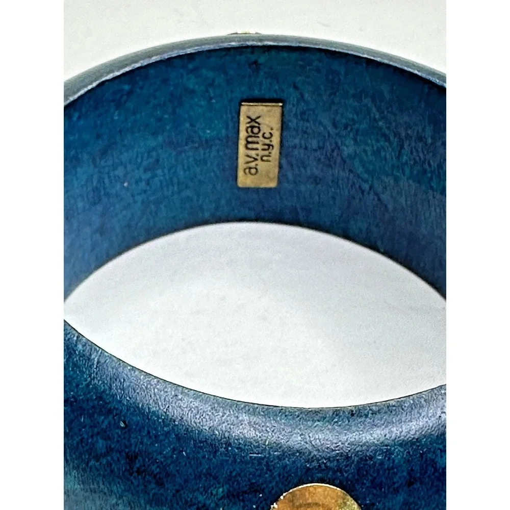 A V MAX NYC Bangle Bracelet Blue Wood Gold Grommets Statement Stunning